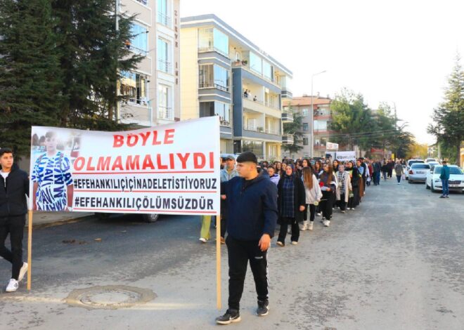 Efehan’ın ölümüne neden olan alkollü sürücüye verilen cezaya yürüyüşlü tepki